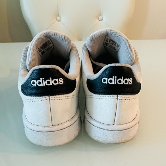 Adidas women’s 8.5 - Picture 3 of 8